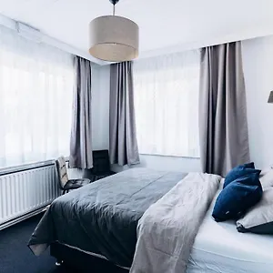 Atomihotel: Contemporary Comfort Steps From The Atomium! Hotel Bruselas